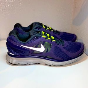 Nike Tennis Shoes